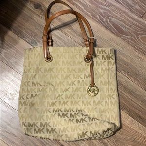 Micheal Kors purse